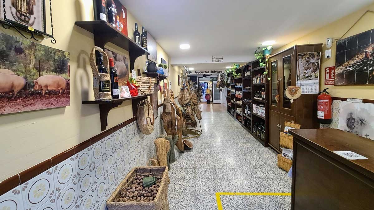 Interior de nuestra tienda en Galaroza